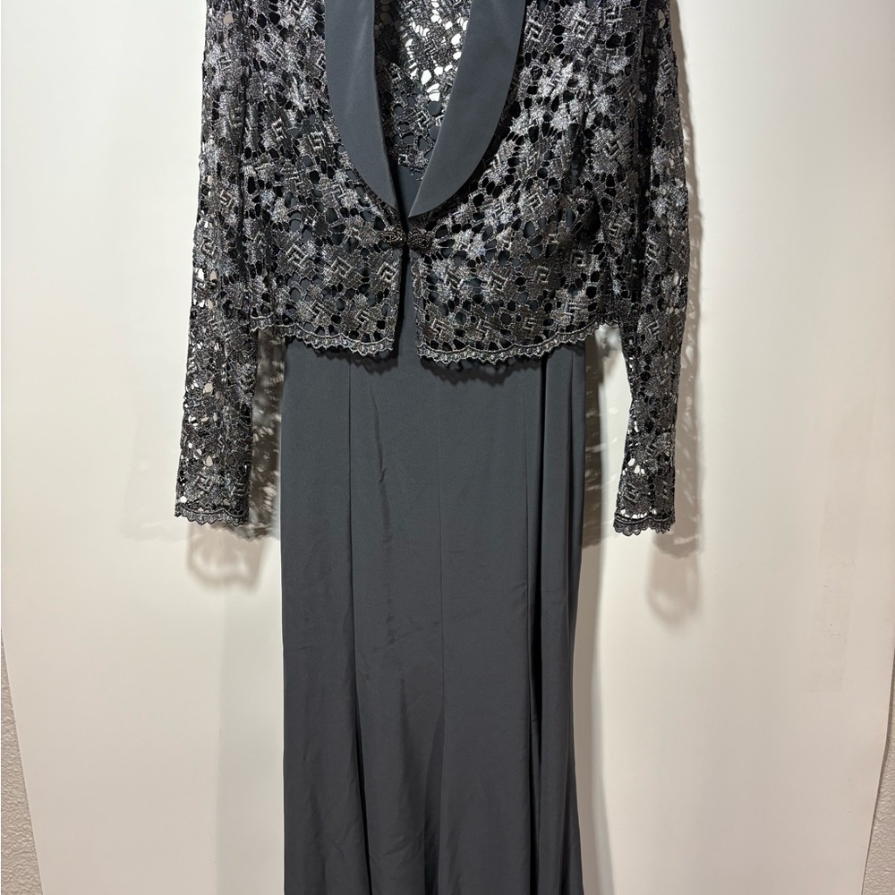 Chic Long Sleeve Lace Dress in Charcoal